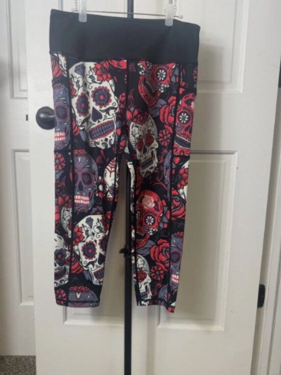 Constantly Varied Gear Pants - Constantly Varied Gear CVG Large Capri Crossfit Leggings Skulls Women's